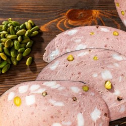 Mortadella con pepe e pistacchio Bronte di Suino Nero dei Nebrodi